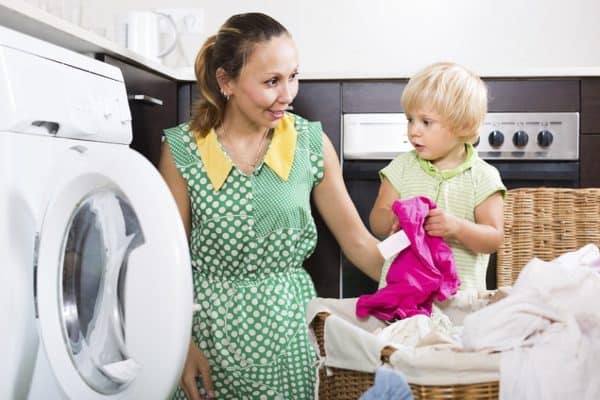 mom and son doing laundry 400px 600x400 1 لعب ستور